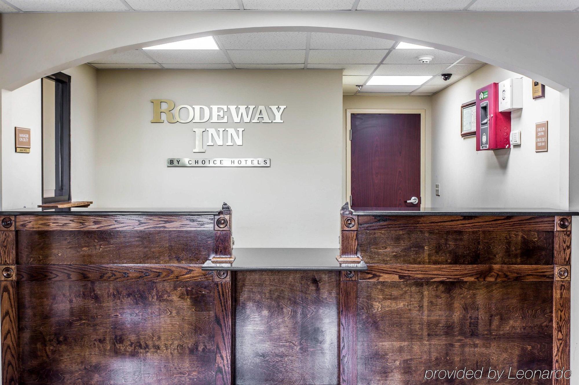 Rodeway Inn Forest Park Bagian luar foto